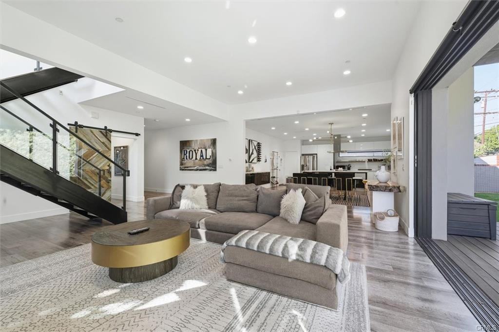 5487 Blanco Way - Photo 4 of 8