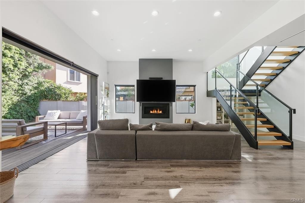 5487 Blanco Way - Photo 5 of 8