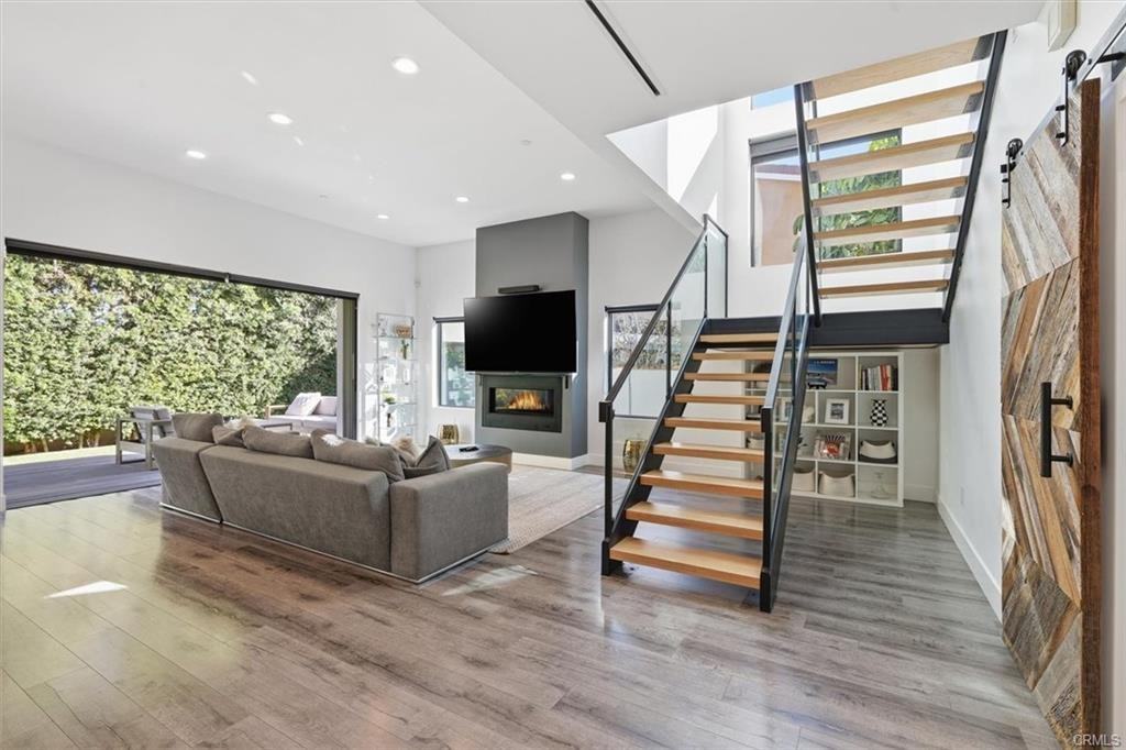 5487 Blanco Way - Photo 6 of 8