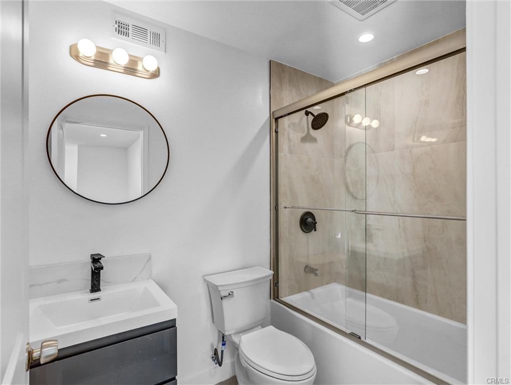 1231 South Rowan Avenue #1-2 - Photo 6 of 8