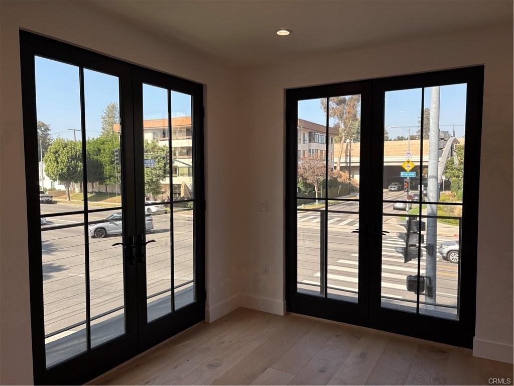 10352 Riverside Dr #201 - Photo 7 of 8