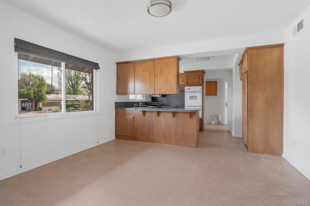 10151 Babbitt Ave - Photo 5 of 8