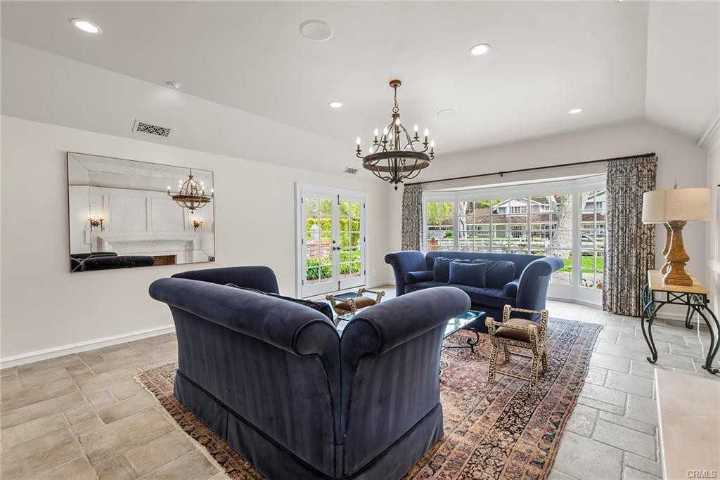 24308 Bridle Trail Rd - Photo 3 of 8