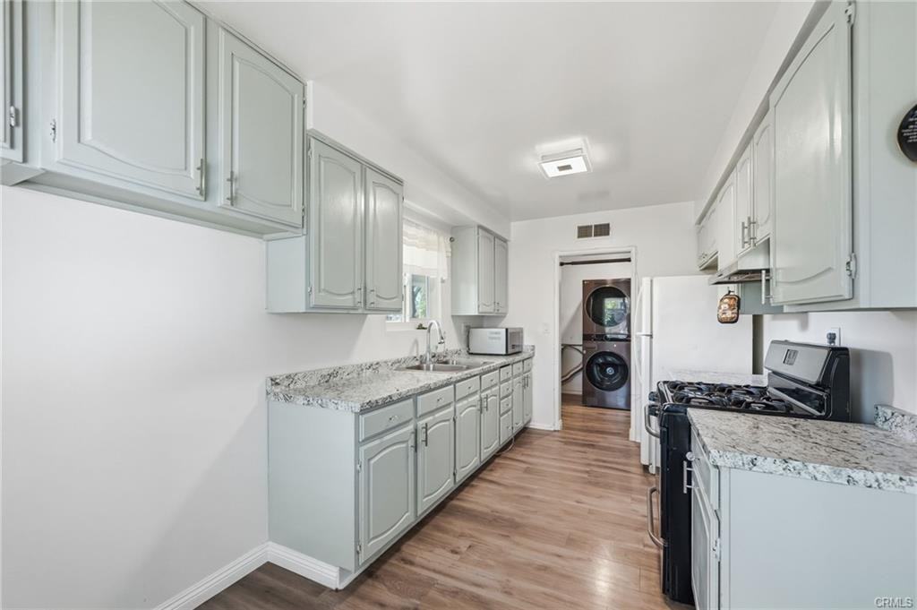 10418 Gothic Avenue - Photo 3 of 8