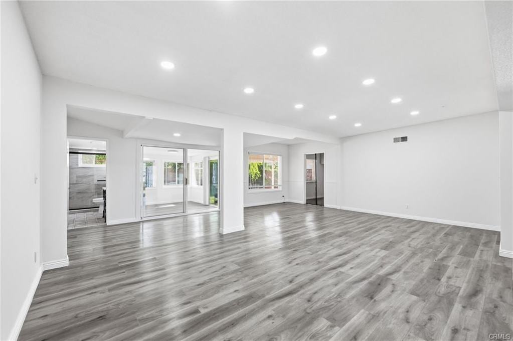 10418 Gothic Avenue - Photo 5 of 8