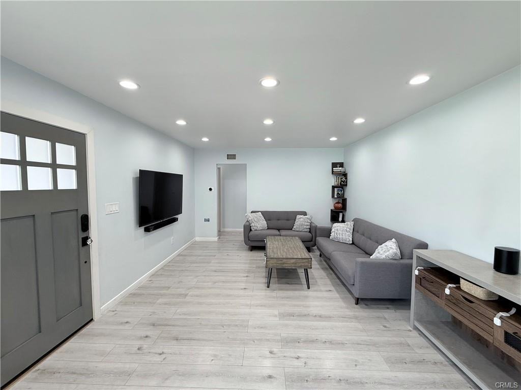 11243 Mclennan Avenue - Photo 7 of 8