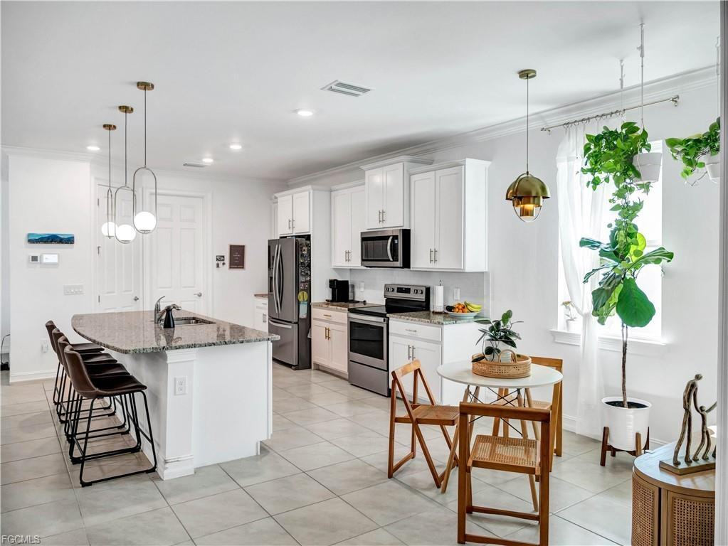 3242 Baravaldo Cir - Photo 7 of 8