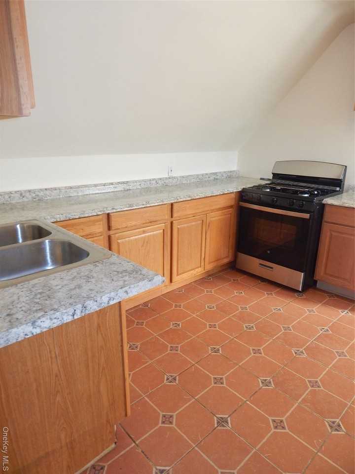 5 John St Apt 3rd #3rdFLPH - Photo 6 of 29