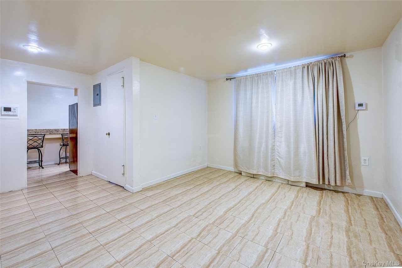 25 Burns St Apt 1a #1A - Photo 7 of 23