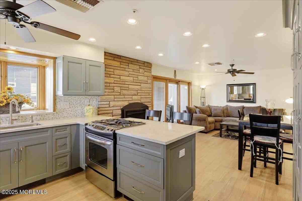 8 Ortley Avenue - Photo 4 of 45