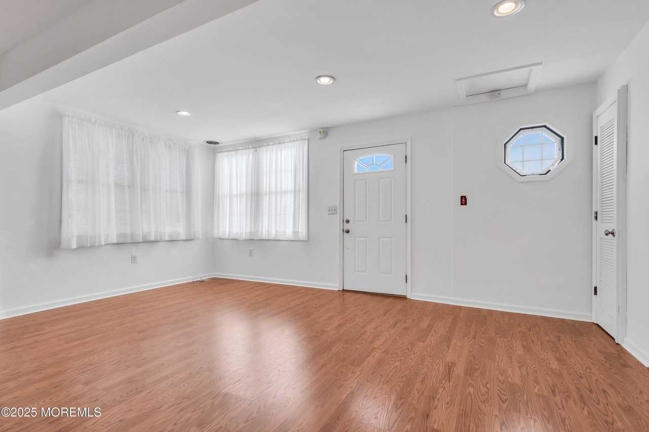 315 Elizabeth Avenue - Photo 7 of 31