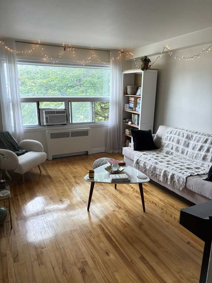 Av Carson - Photo 3 of 6