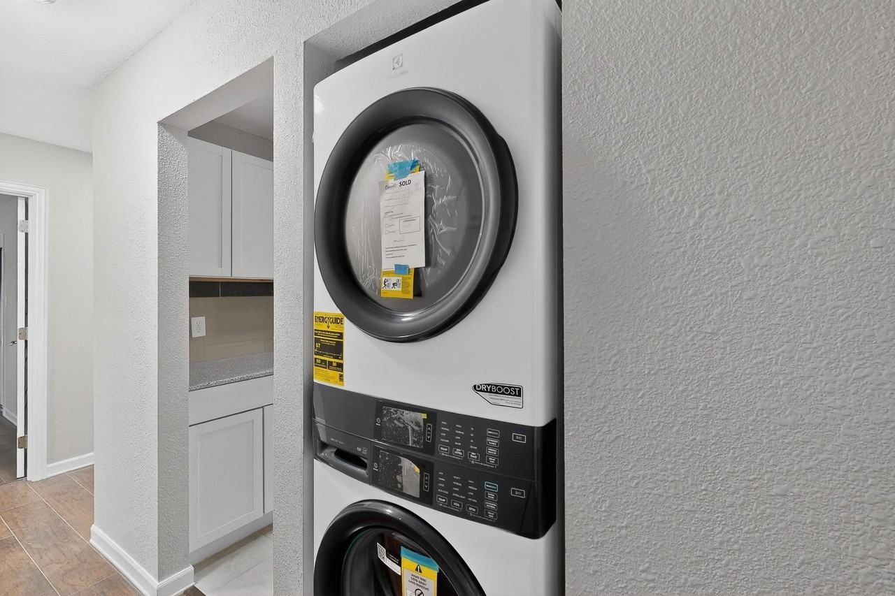 Hartford Dr - Photo 2 of 11