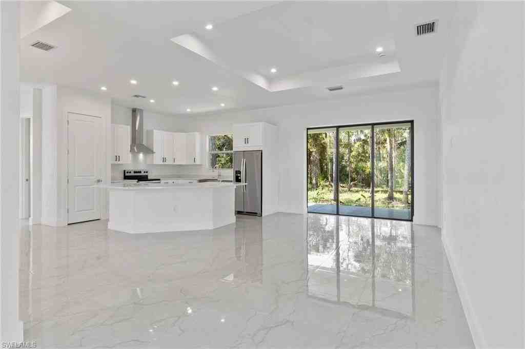 1081 Desoto Road - Photo 3 of 31