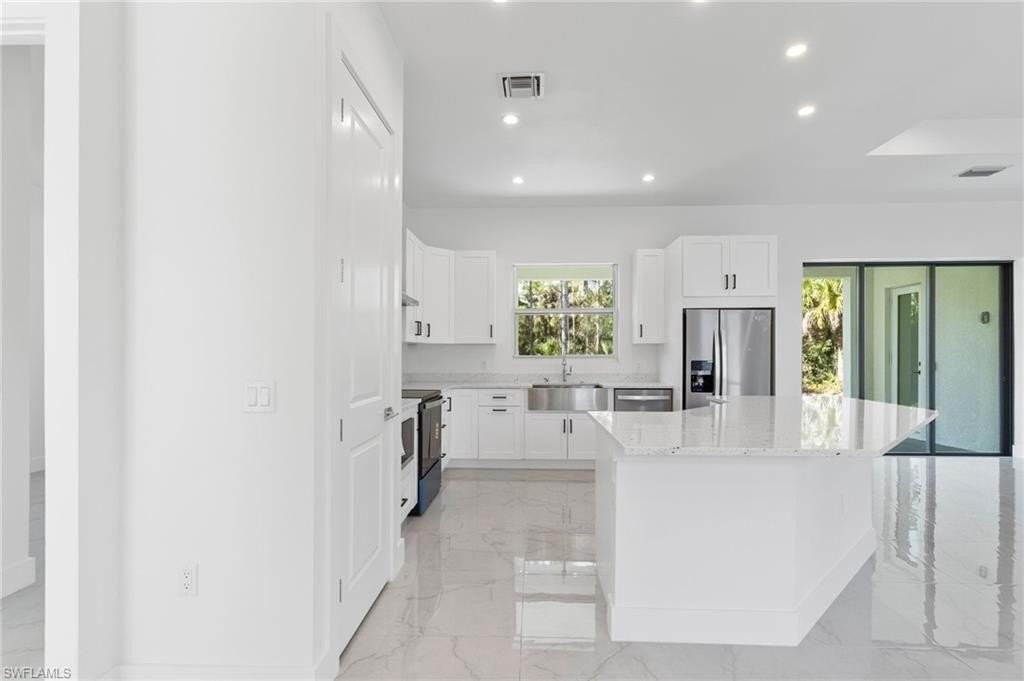 1081 Desoto Road - Photo 6 of 31