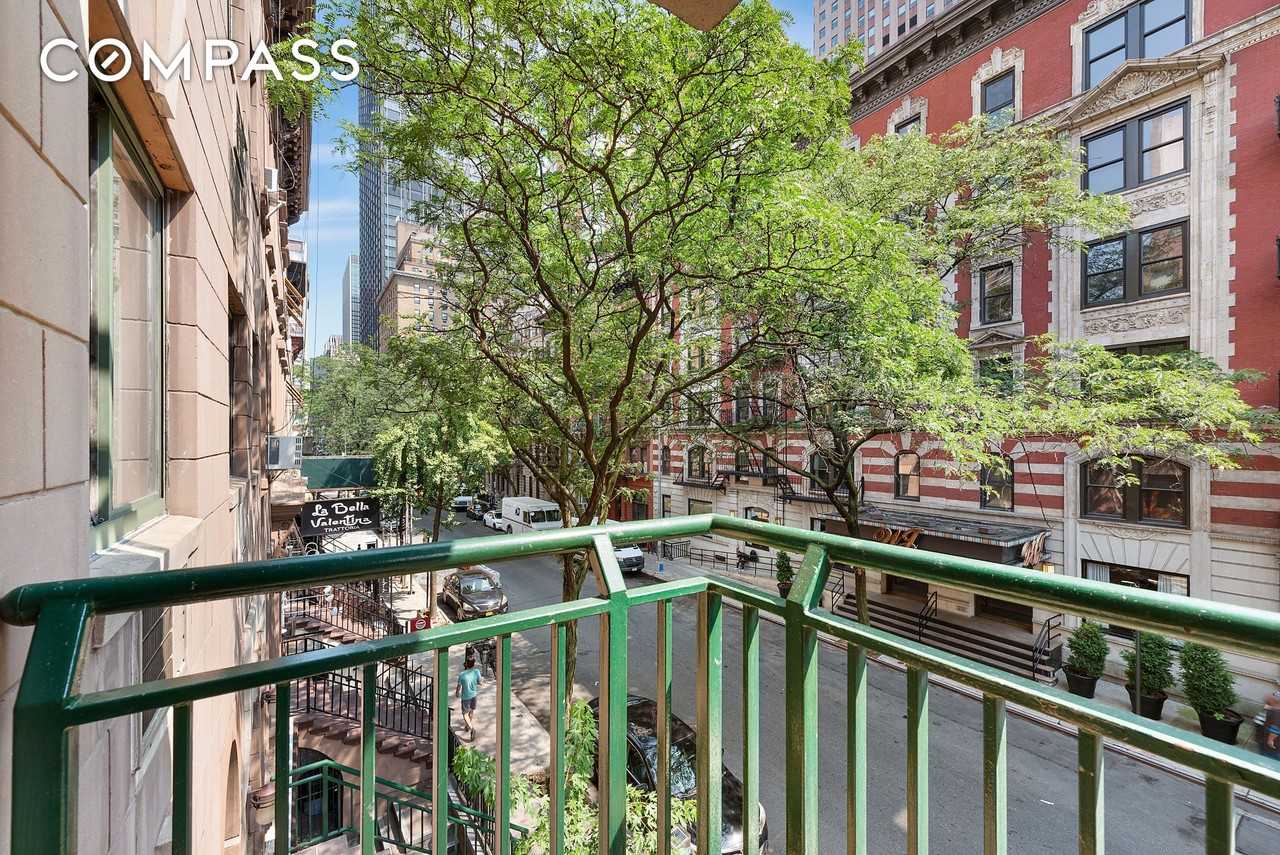 325 W 51st St #3A - Photo 6 of 8