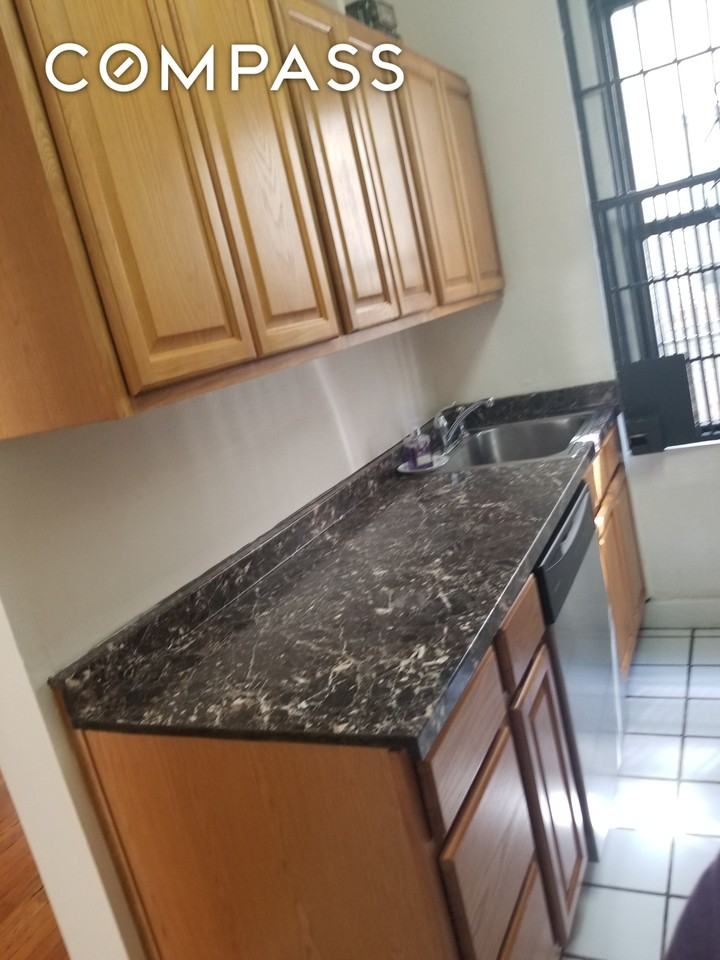 2157 33rd St #3H - Photo 2 of 14