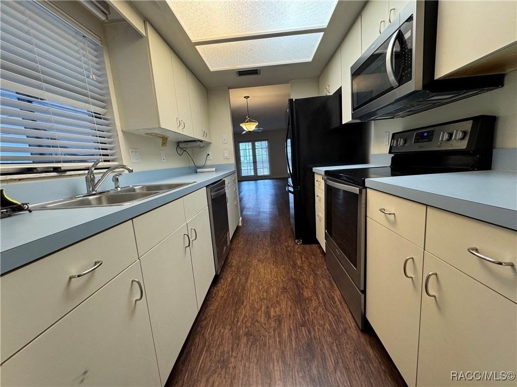 760 East Gilchrist Court - Photo 5 of 12