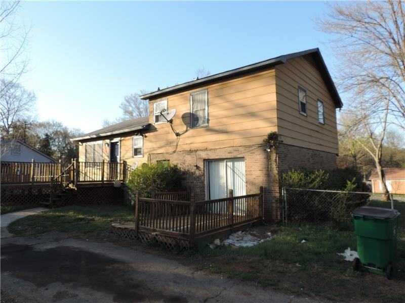 701 Charlotte Cir - Photo 2 of 13