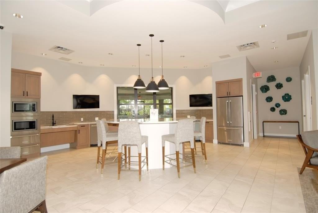 4628 Pinehurst Trl E - Photo 7 of 39