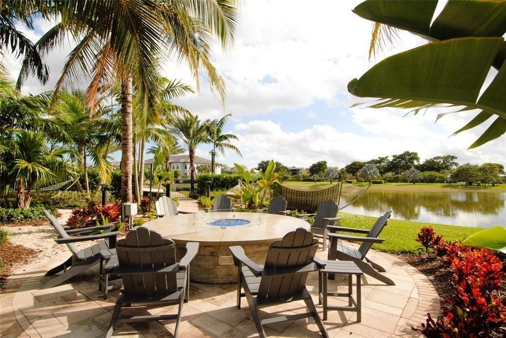 4628 Pinehurst Trl E - Photo 4 of 39