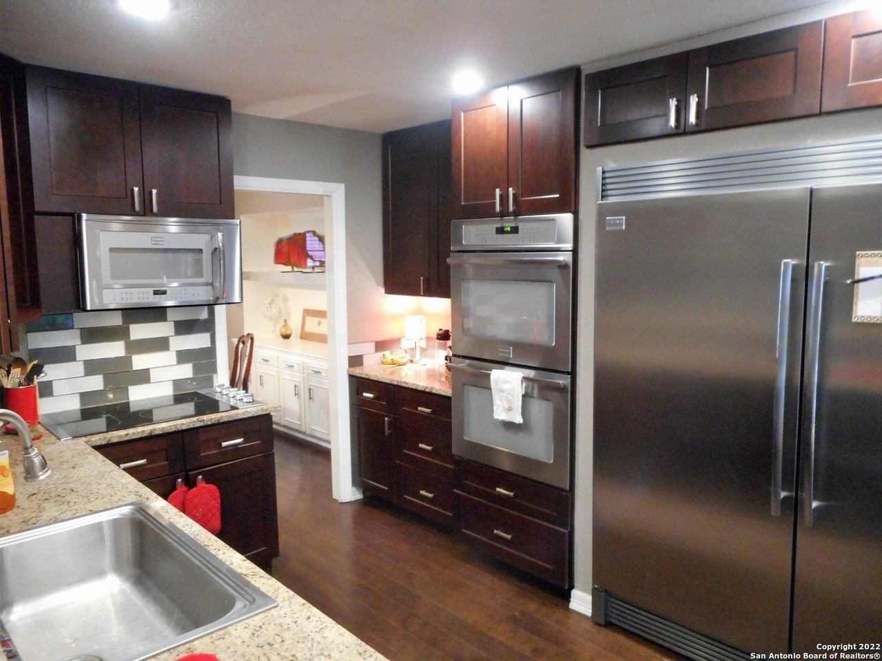 3715 Twisted Oaks Drive - Photo 4 of 17