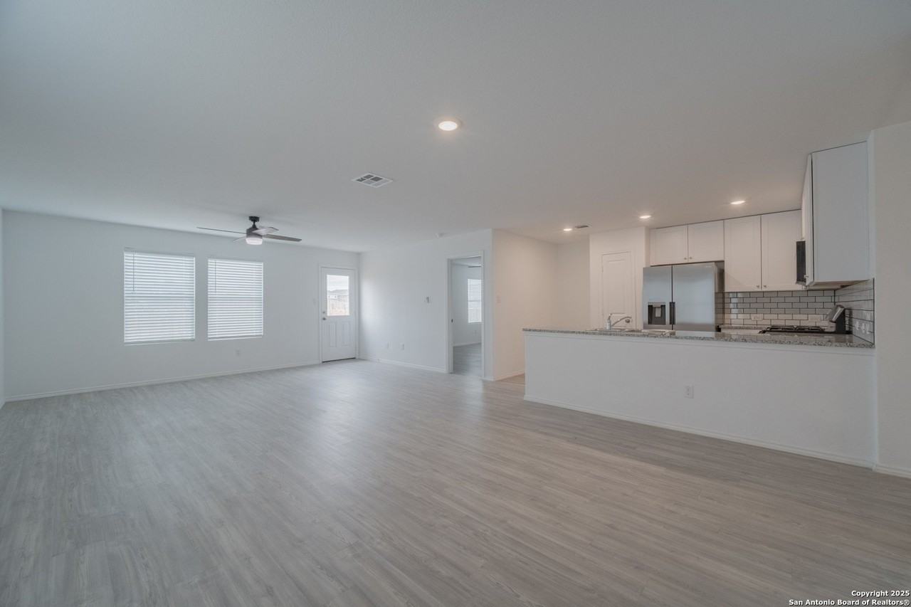 2737 Green Finch - Photo 2 of 15