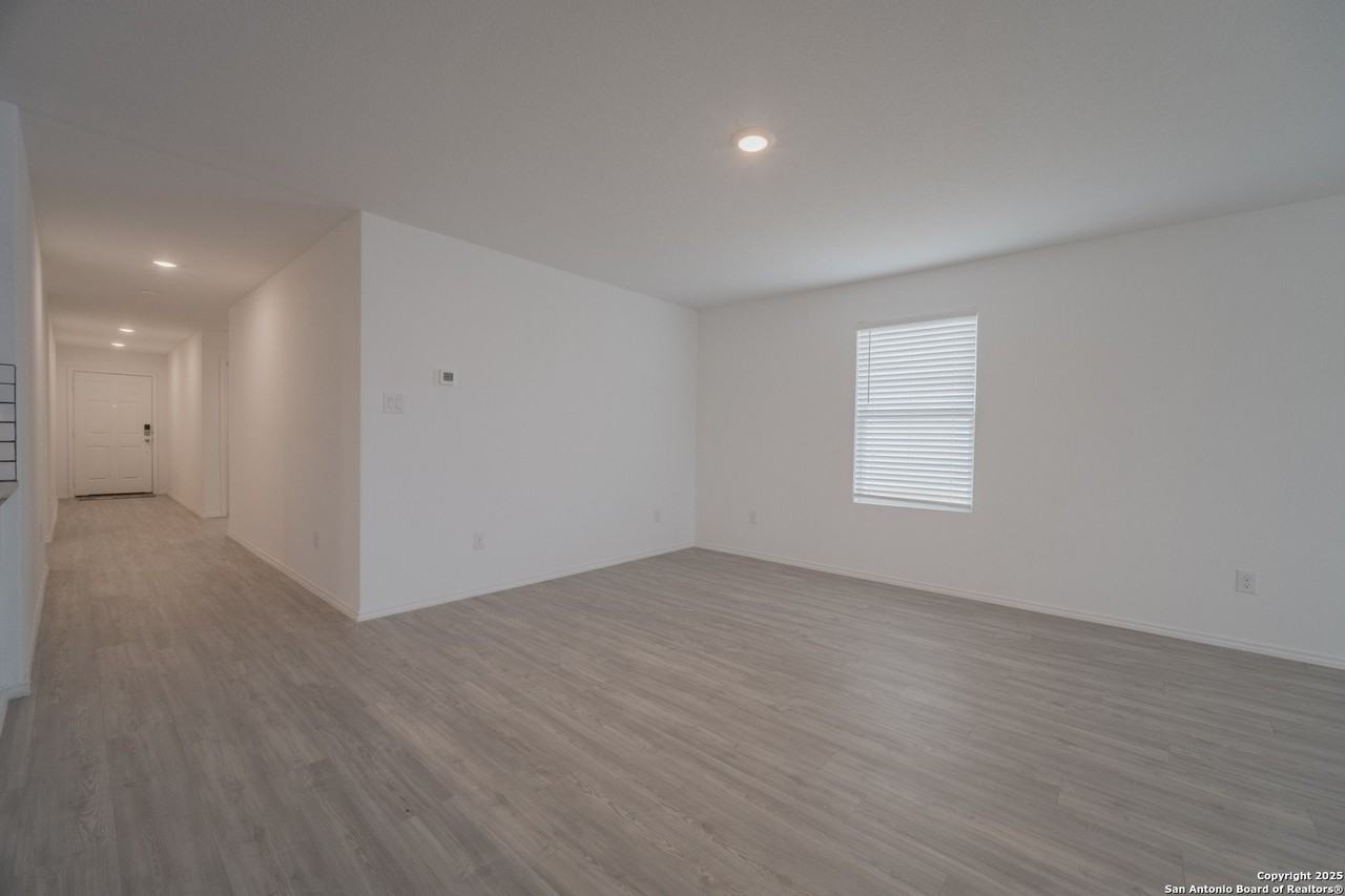 2737 Green Finch - Photo 4 of 15