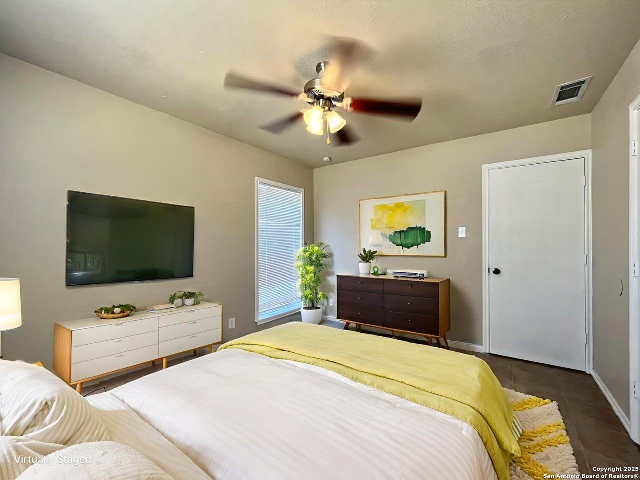 4102 Judivan - Photo 4 of 33