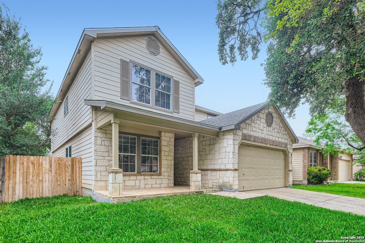 8115 Ashwood Pointe - Photo 2 of 32