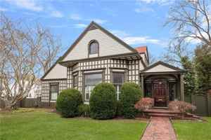 featured image of 4 Hunter Avenue