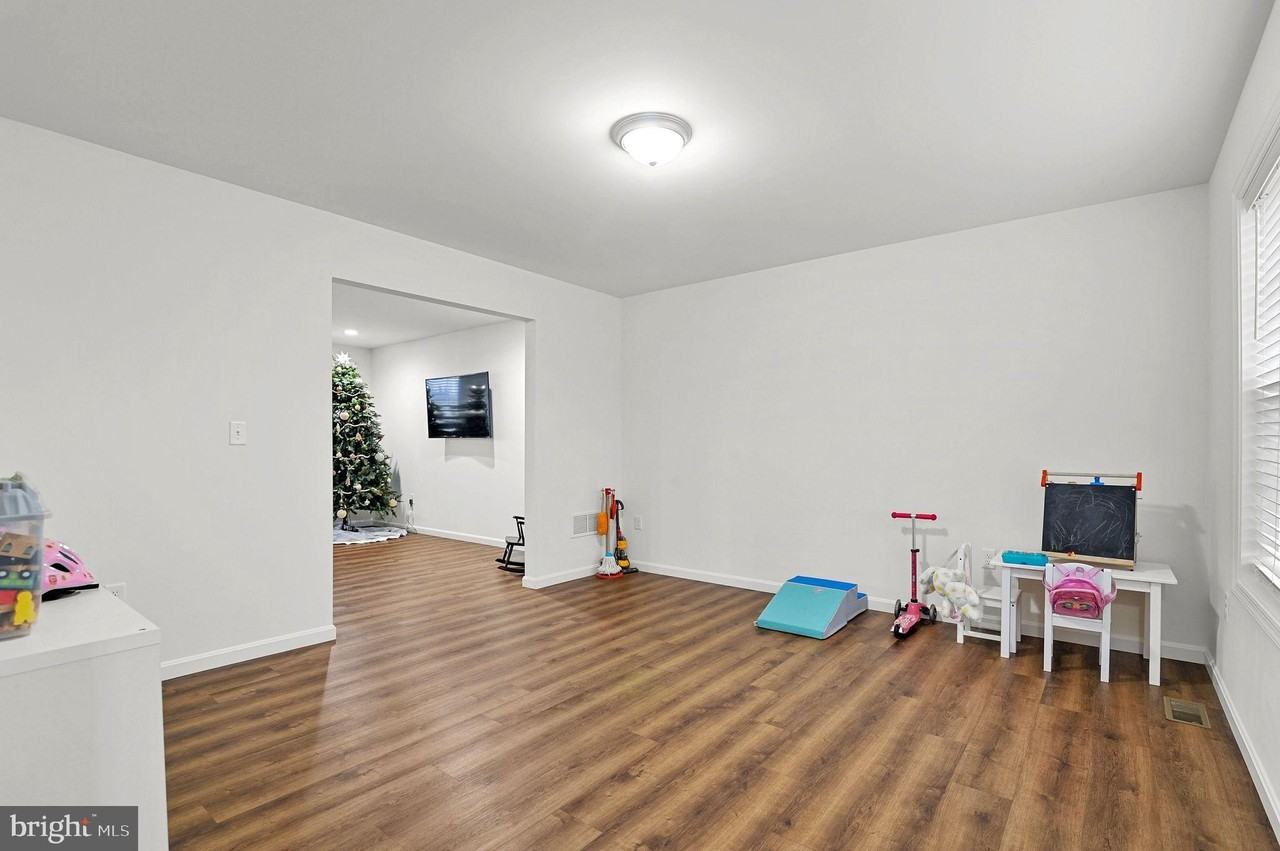 100 Cilento Dr - Photo 3 of 21