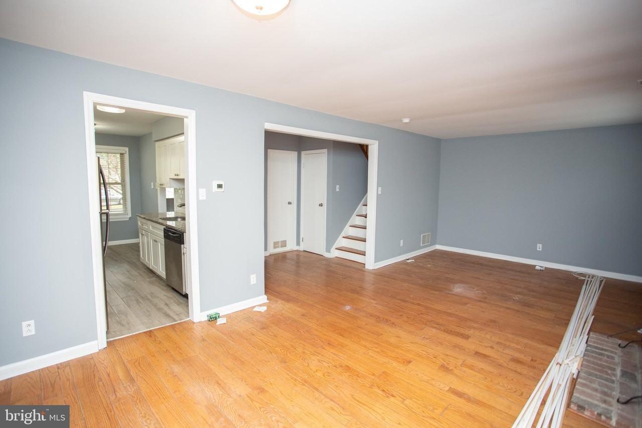 5 Regent Ct - Photo 4 of 50