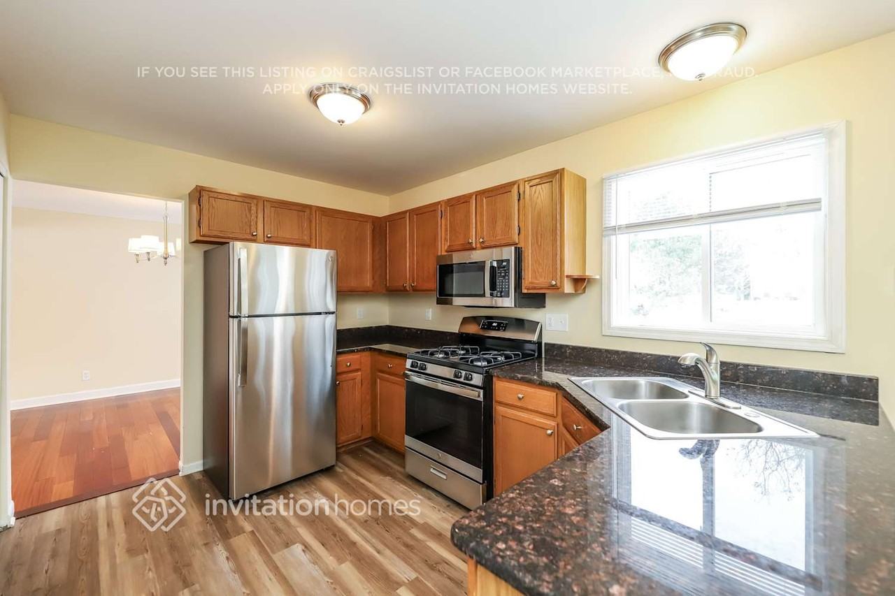 1248 Rosewood Ln - Photo 6 of 18