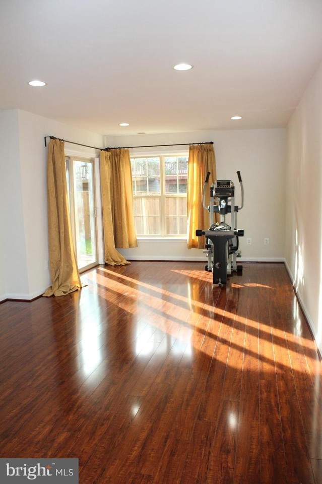 22167 Napier Terrace - Photo 3 of 7