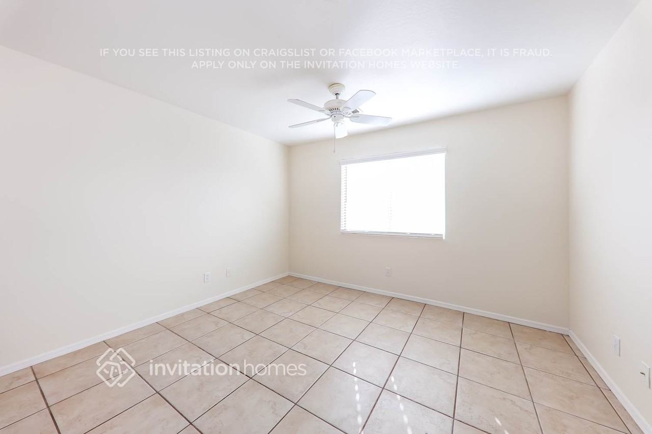 7111 North 77th Drive - Photo 4 of 18