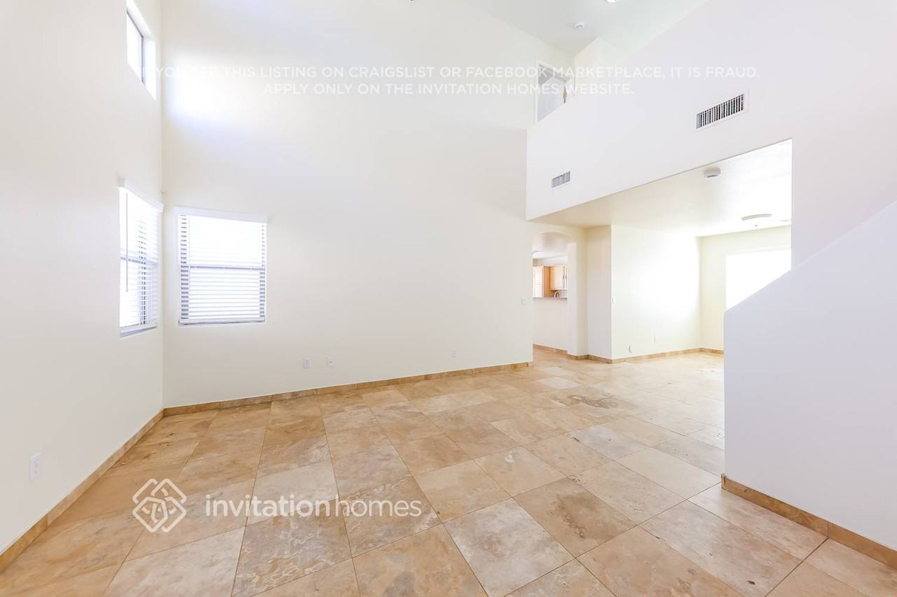 7111 North 77th Drive - Photo 5 of 18