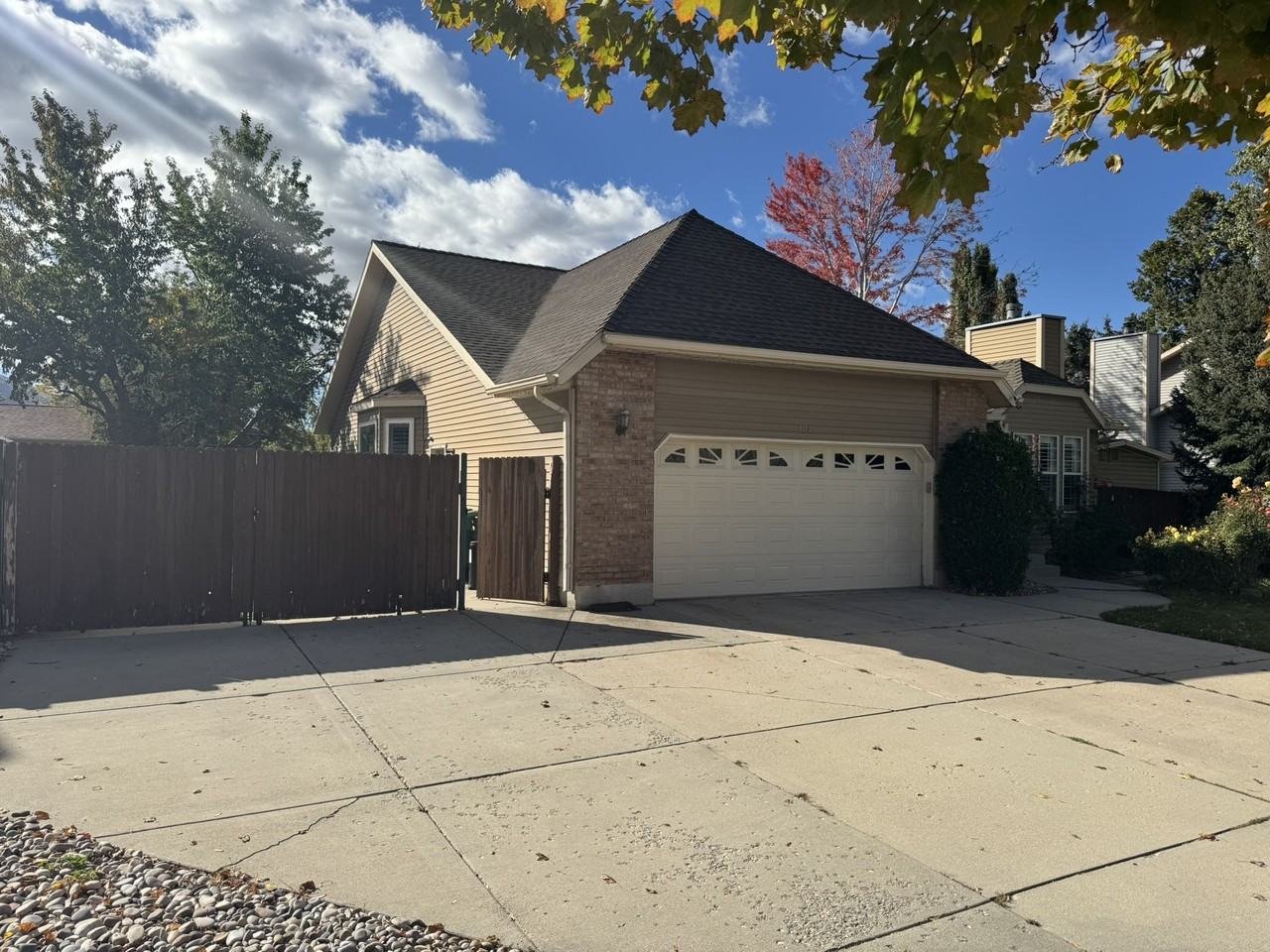 2194 E - Photo 2 of 21