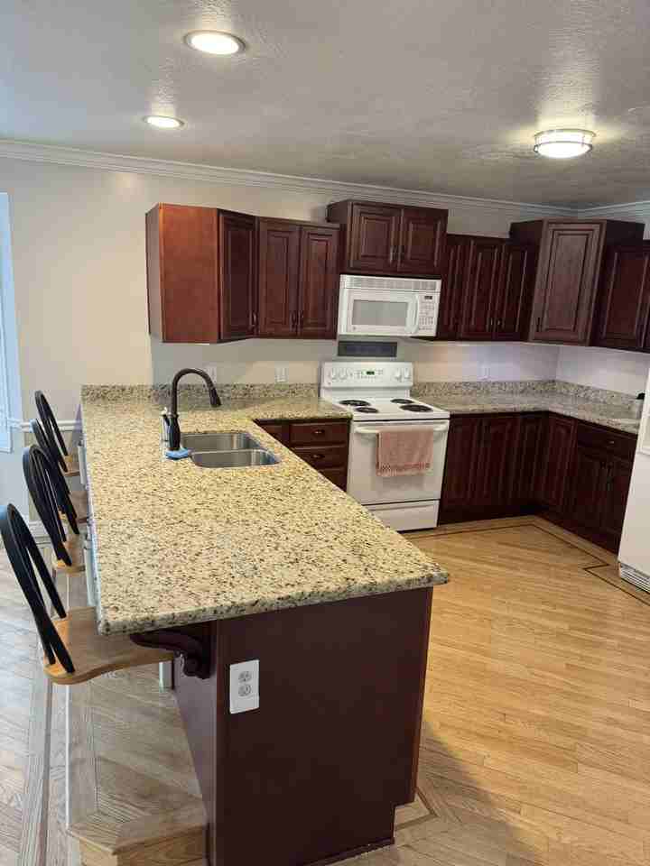 2194 E - Photo 3 of 21