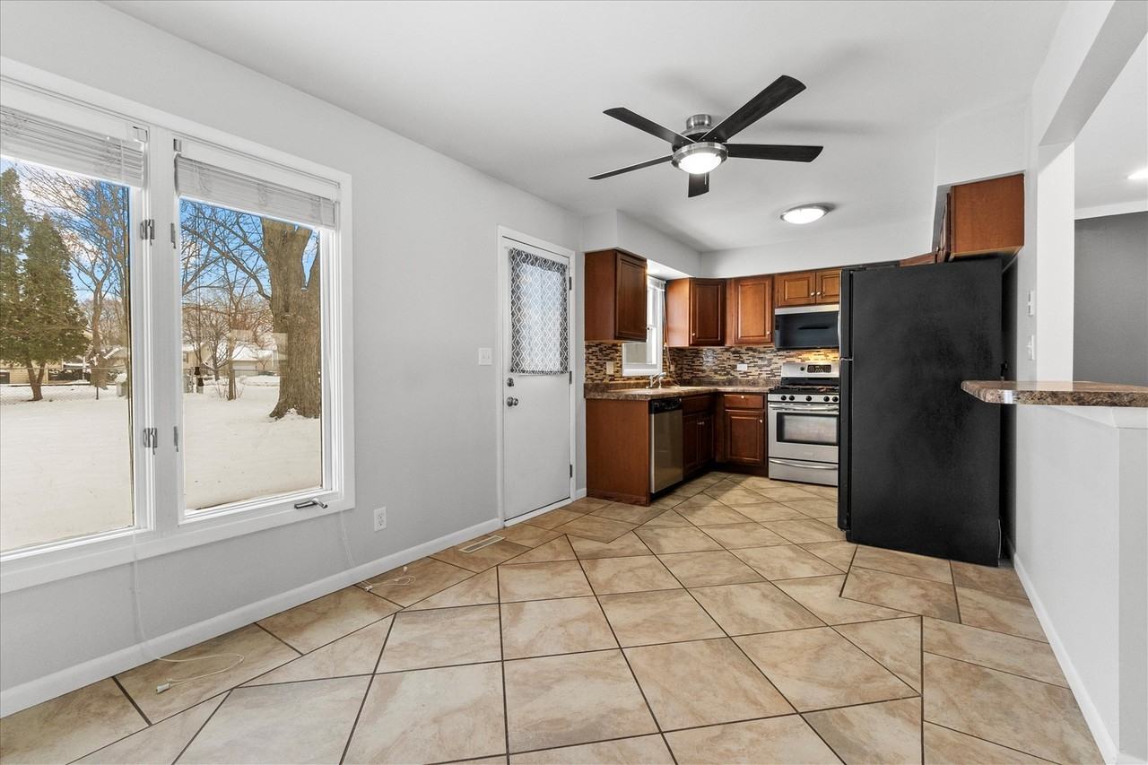 1328 Timberline Drive - Photo 4 of 17