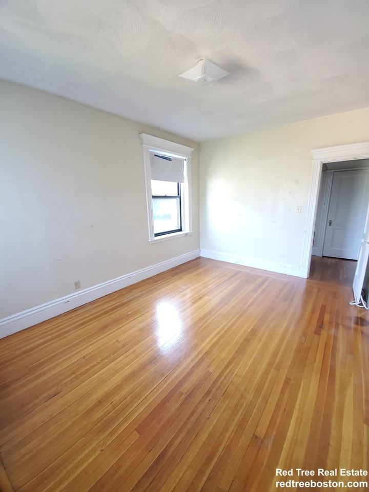 1688 Beacon Street #20 - Photo 5 of 7