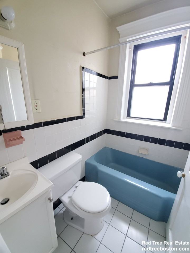 1688 Beacon Street #20 - Photo 6 of 7