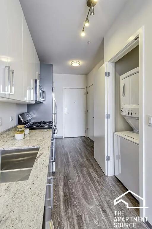 2340 N California Ave #413 - Photo 4 of 32