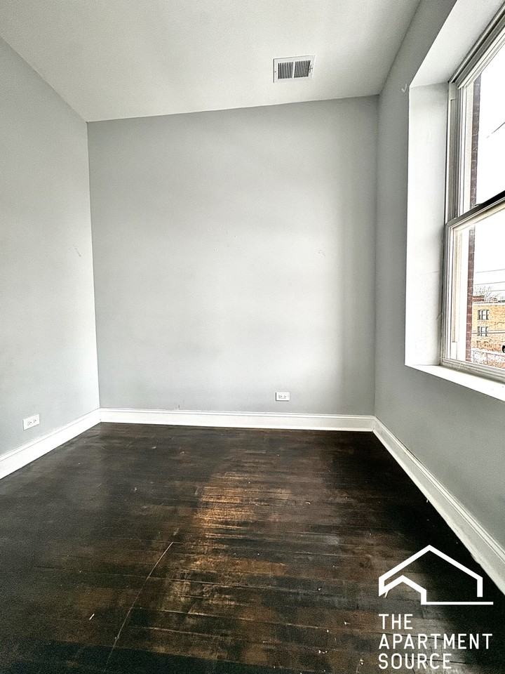 3539 W Grenshaw St #2 - Photo 6 of 10