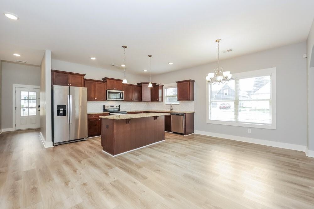 4113 Stark St - Photo 6 of 17