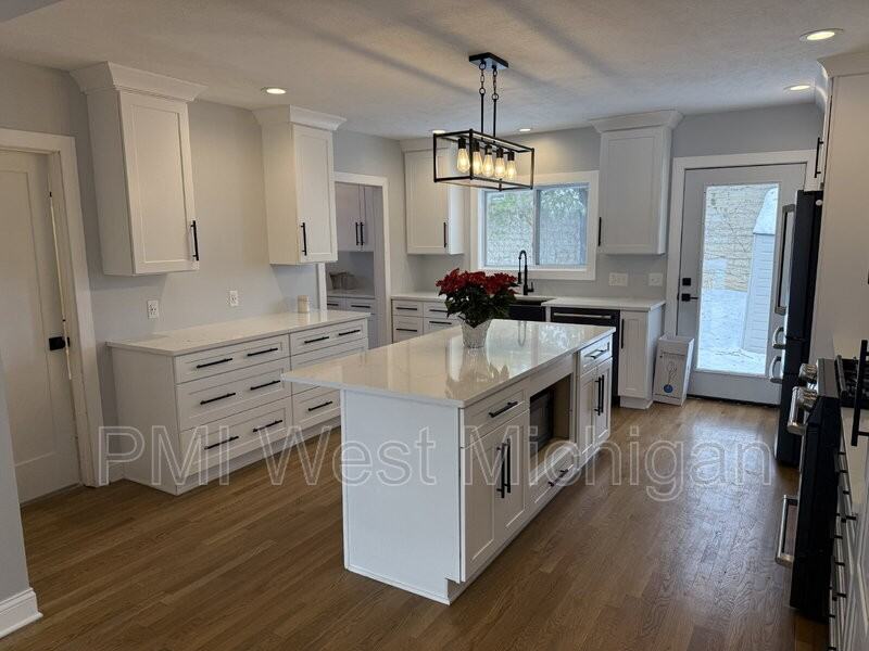 1317 Morgan St Nw - Photo 5 of 25