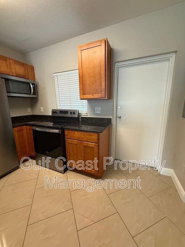 8555 Bernwood Cove Loop #103 - Photo 7 of 26