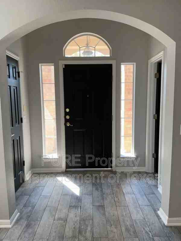 305 Avalance Avenue - Photo 3 of 23