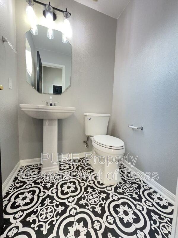 305 Avalance Avenue - Photo 4 of 23