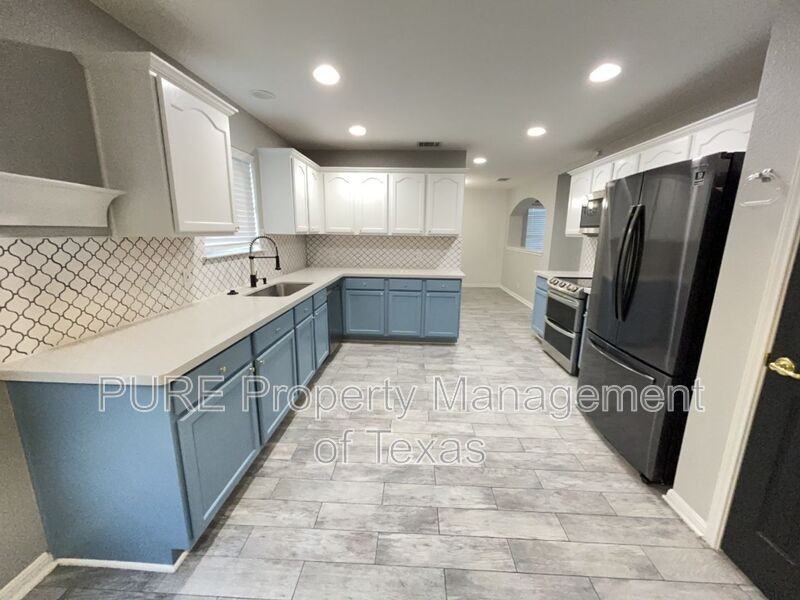 305 Avalance Avenue - Photo 7 of 23